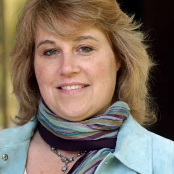 Meet your Posher, Deb - Picture 1 of 1